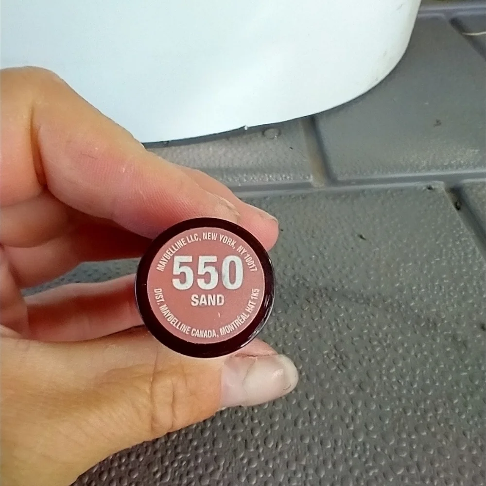 Mineral power by Maybelline 550 sand lipstick
